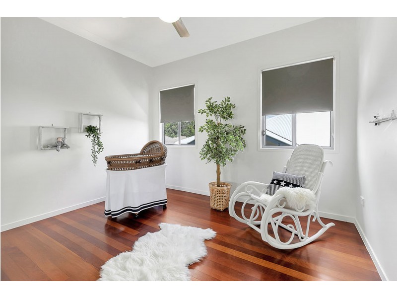 6 Bream Place, Redland Bay QLD 4165