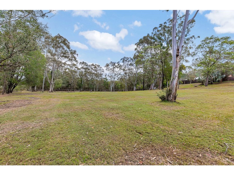 52 Wallaby Road, Redland Bay QLD 4165