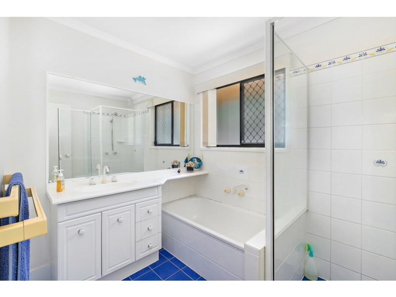 32 Kalmia Drive, Redland Bay QLD 4165