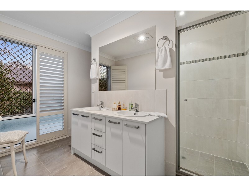 13 Pyrus Place, Redland Bay QLD 4165