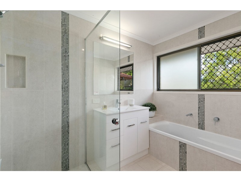 11 Chinnock Court, Alexandra Hills QLD 4161