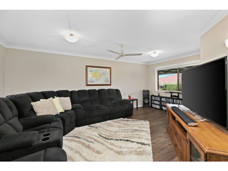 28 Redgrove Avenue, Wellington Point QLD 4160