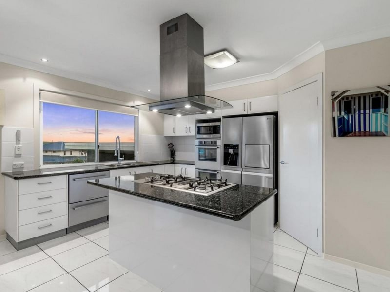 38 Huntly Place, Redland Bay QLD 4165