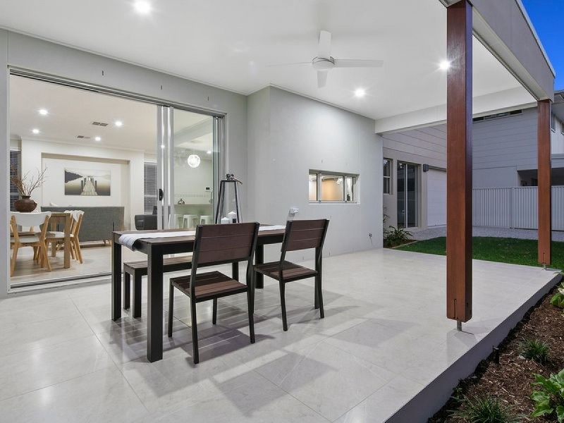 102-106 Sturgeon Street, Ormiston QLD 4160