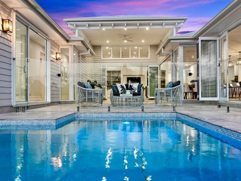 10 Sternlight Court, Raby Bay QLD 4163