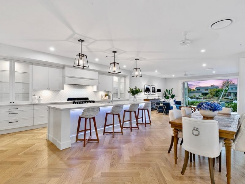 10 Sternlight Court, Raby Bay QLD 4163