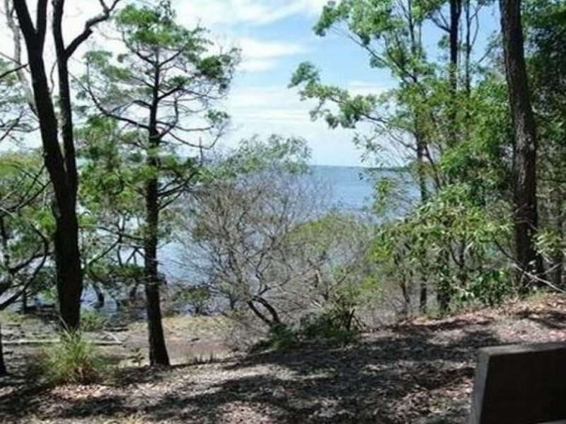 11 Coast Road, Macleay Island QLD 4184