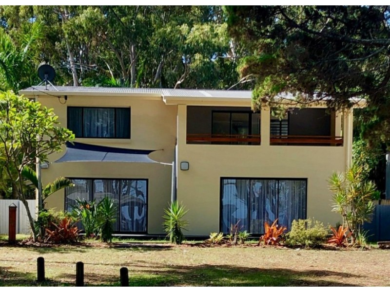 36 Victoria Pde South, Coochiemudlo Island QLD 4184