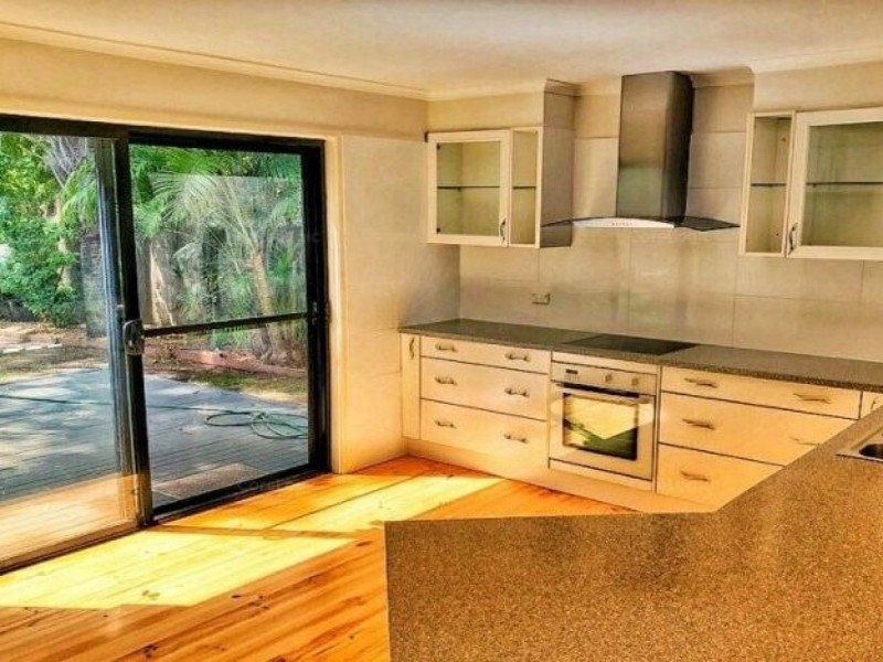 36 Victoria Pde South, Coochiemudlo Island QLD 4184