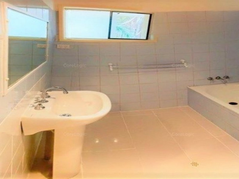 36 Victoria Pde South, Coochiemudlo Island QLD 4184