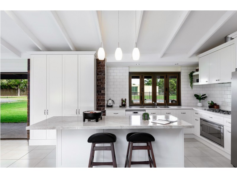 98 Kingfisher Road, Mount Cotton QLD 4165