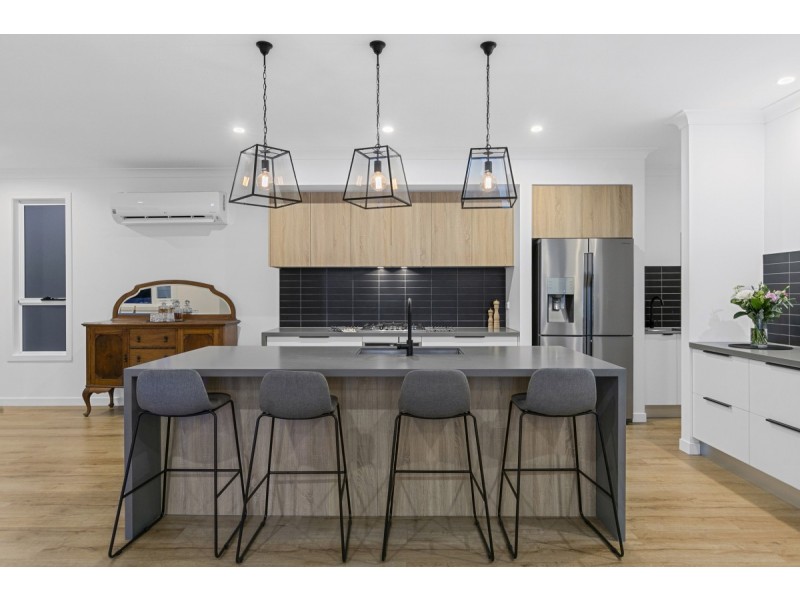 20 Duke Street, Wellington Point QLD 4160