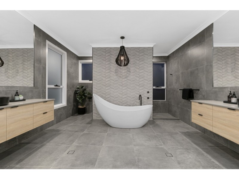 20 Duke Street, Wellington Point QLD 4160