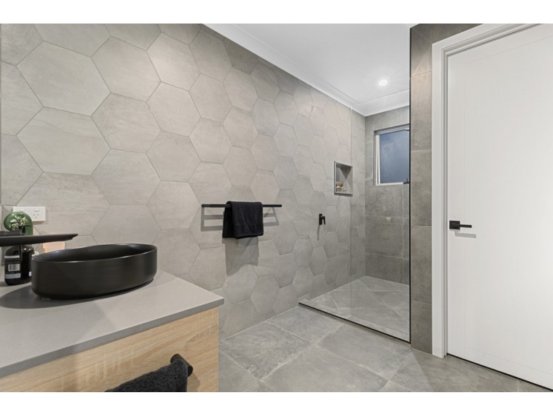 20 Duke Street, Wellington Point QLD 4160