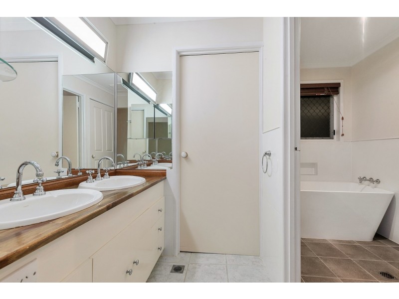 27 Tipuana Drive, Capalaba QLD 4157