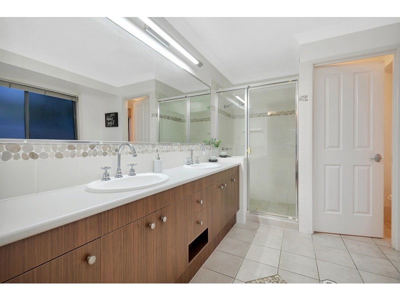 19 Plantation Place, Wellington Point QLD 4160