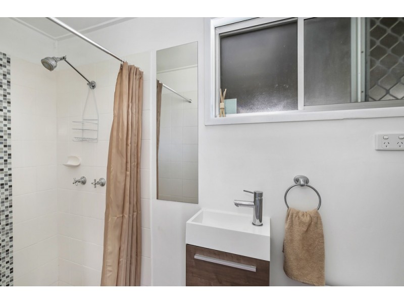 213 James Street, Redland Bay QLD 4165