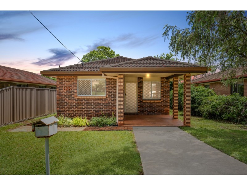 123 Dart Street, Redland Bay QLD 4165