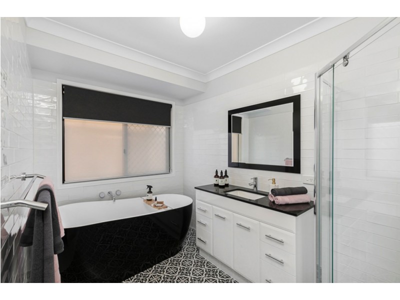 16 Hawkins Place, Thornlands QLD 4164