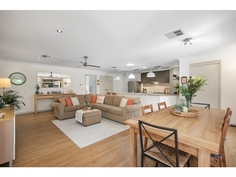 8 Coachwood Street, Redland Bay QLD 4165