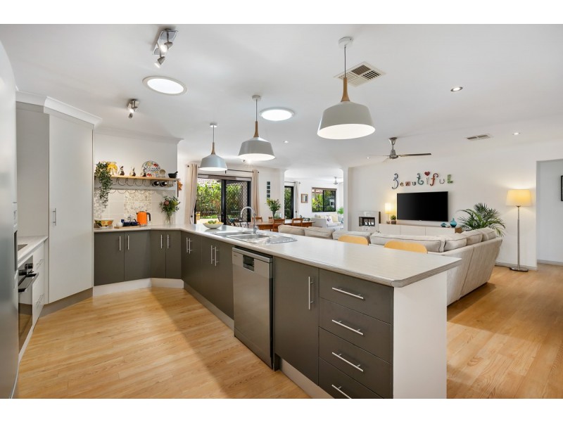 8 Coachwood Street, Redland Bay QLD 4165