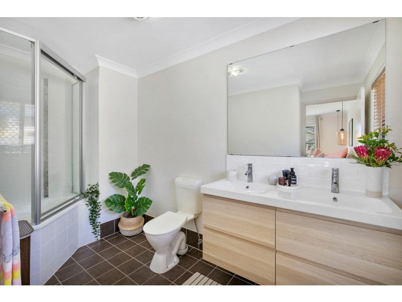 8 Coachwood Street, Redland Bay QLD 4165