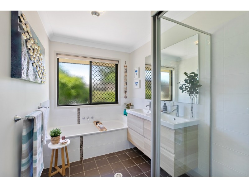 8 Coachwood Street, Redland Bay QLD 4165