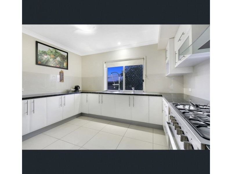 8 Vedson Street, Birkdale QLD 4159