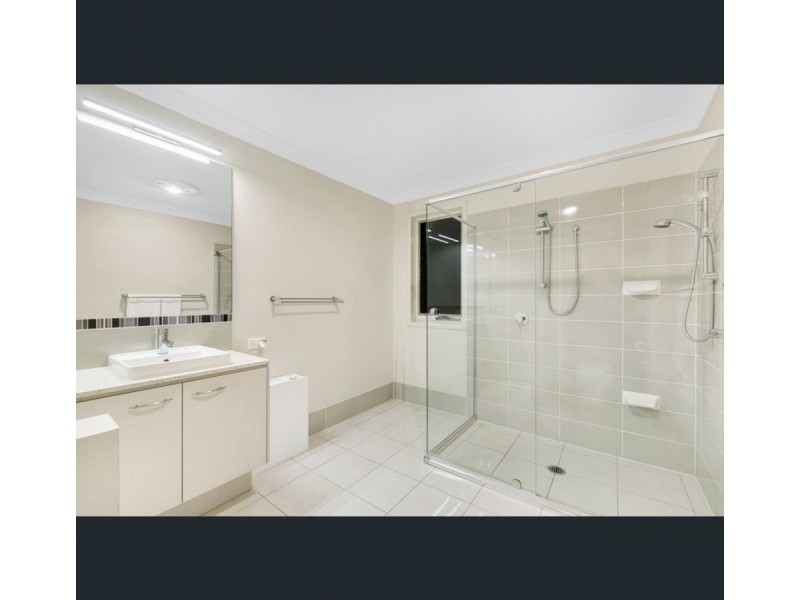 8 Vedson Street, Birkdale QLD 4159