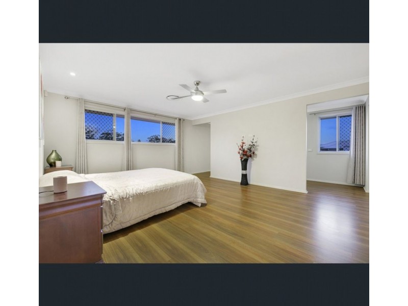 8 Vedson Street, Birkdale QLD 4159