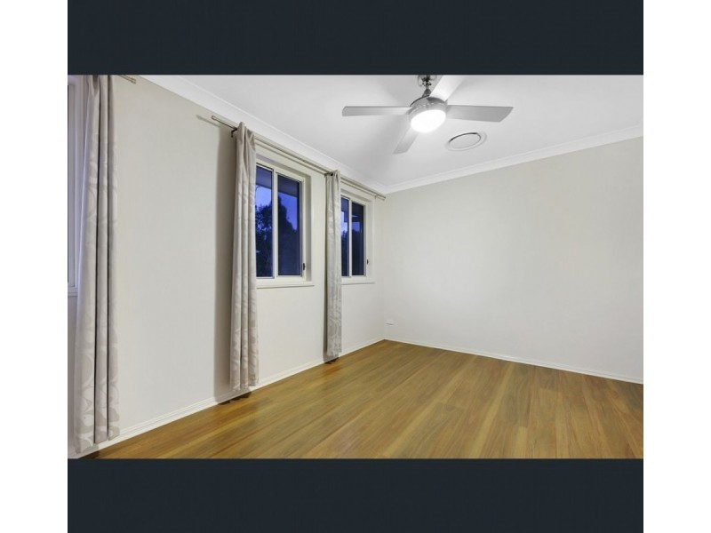 8 Vedson Street, Birkdale QLD 4159