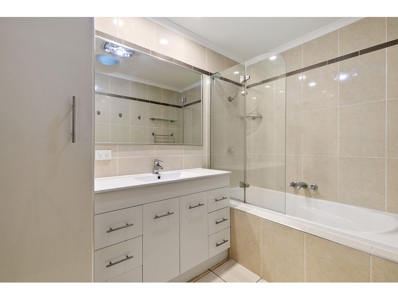 16 Charles Canty Drive, Wellington Point QLD 4160