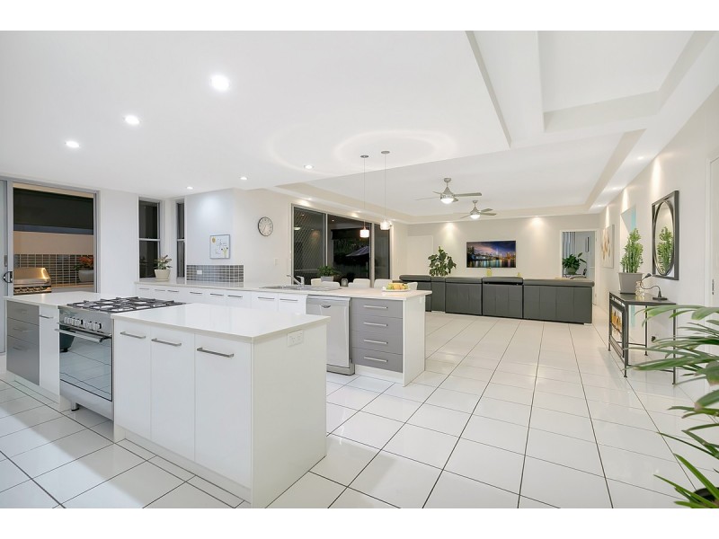 6 Seaspray Street, Thornlands QLD 4164