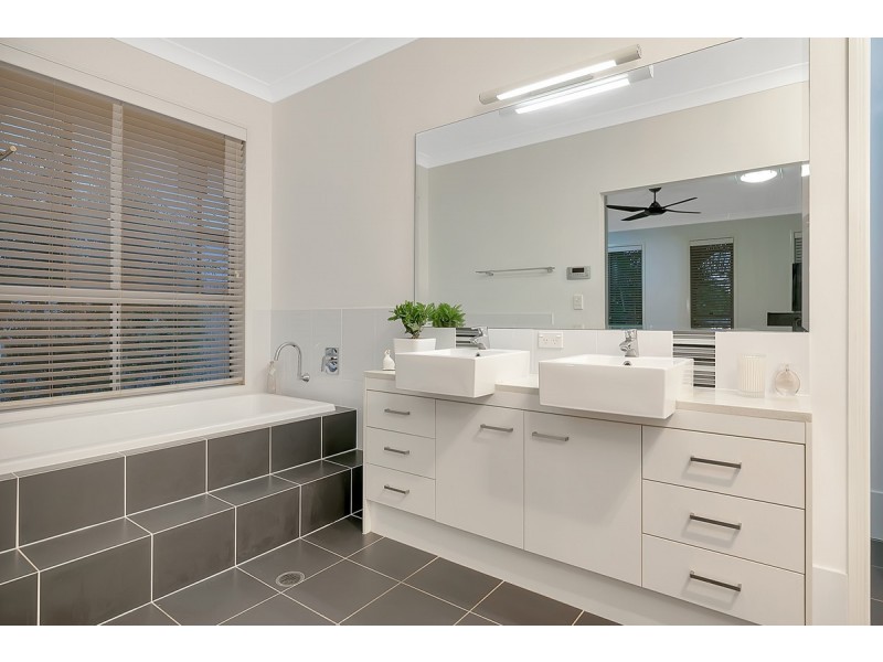 6 Seaspray Street, Thornlands QLD 4164