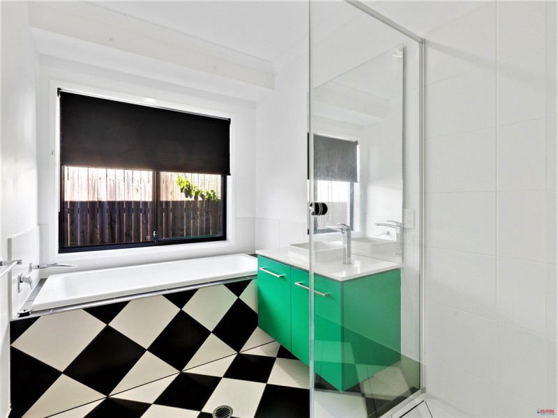 16 River Run Circuit, Ormeau Hills QLD 4208