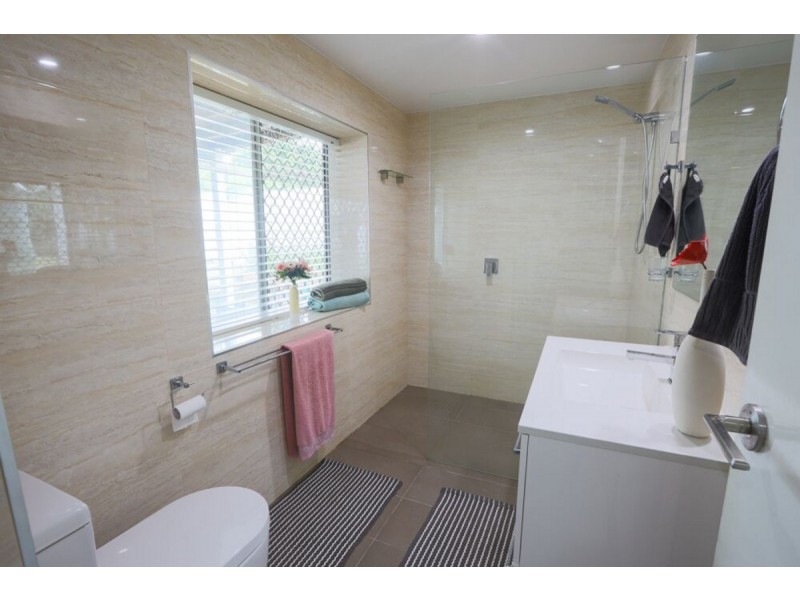 25 Kennedy Drive, Capalaba QLD 4157