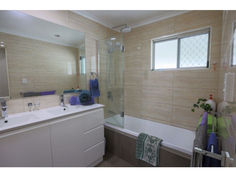 25 Kennedy Drive, Capalaba QLD 4157