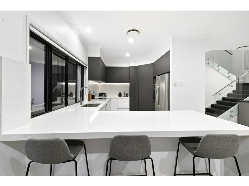 17 Voyagers Court, Raby Bay QLD 4163