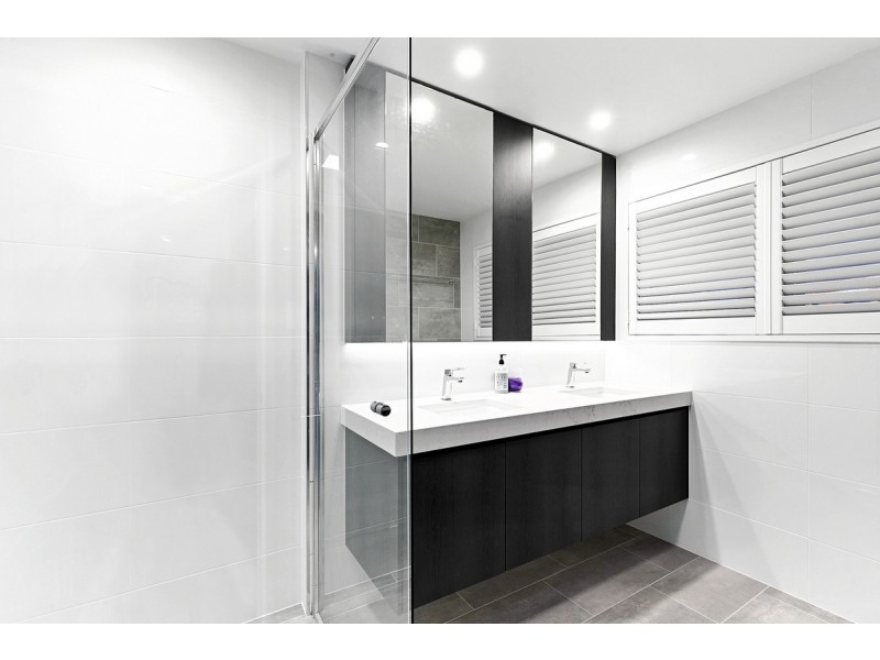 17 Voyagers Court, Raby Bay QLD 4163