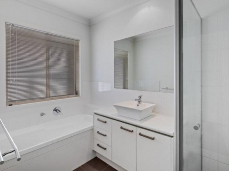 4 Raife Close, Wellington Point QLD 4160