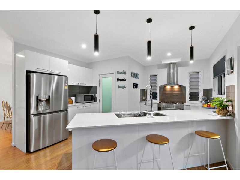 7 Orpheus Place, Redland Bay QLD 4165