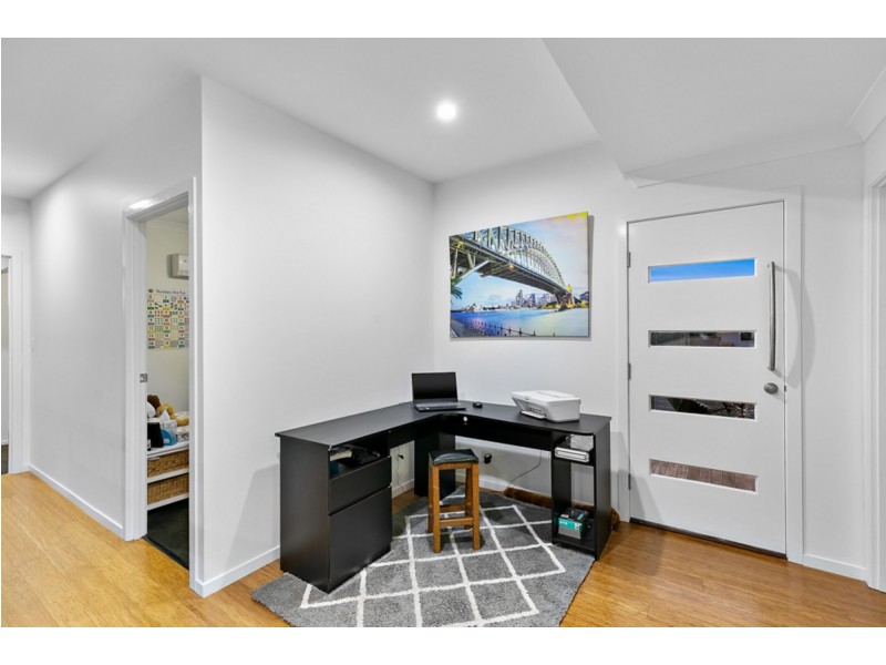 7 Orpheus Place, Redland Bay QLD 4165