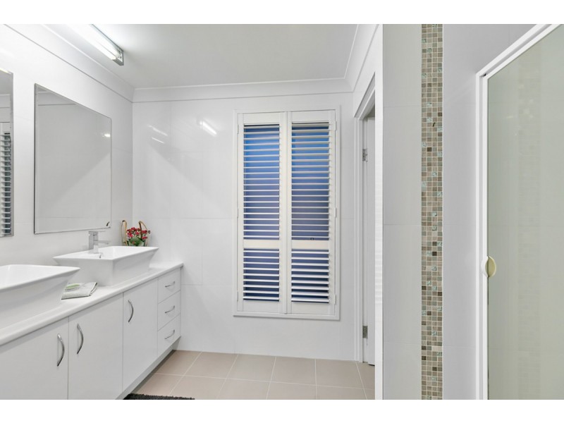 7 Orpheus Place, Redland Bay QLD 4165