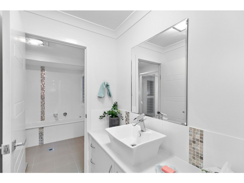 7 Orpheus Place, Redland Bay QLD 4165