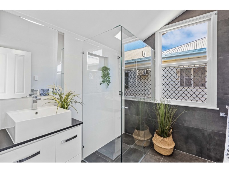 61 Haig Street, Wynnum West QLD 4178