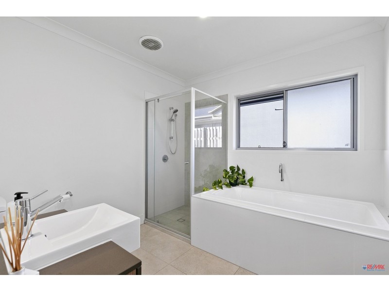 33 Ravenbourne Circuit, Capalaba QLD 4157