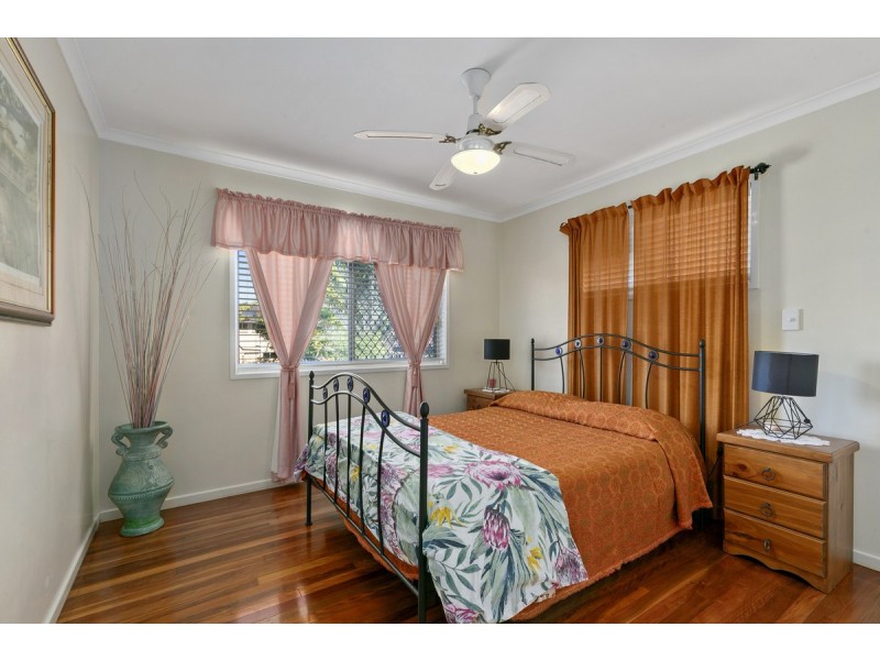 4 Linda Street, Birkdale QLD 4159