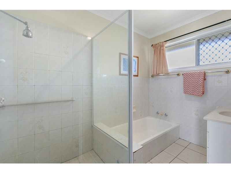 4 Linda Street, Birkdale QLD 4159