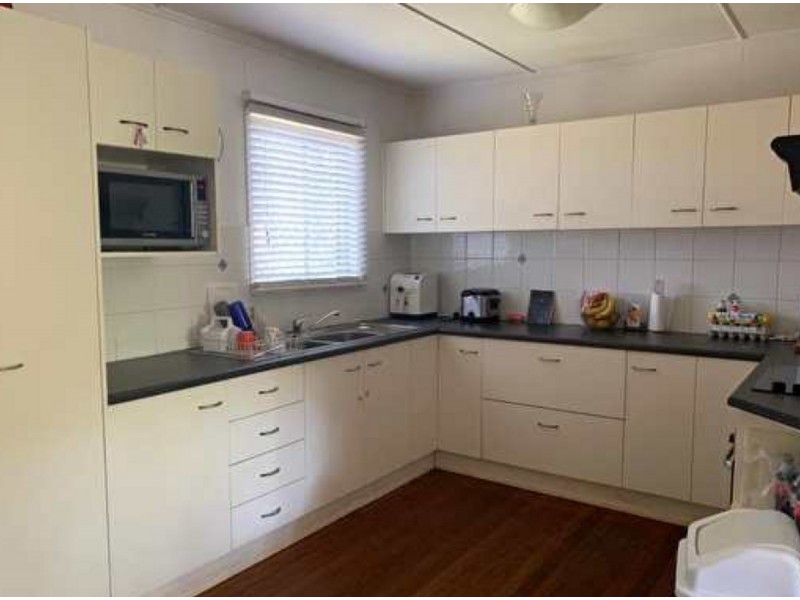 61 Valantine Road, Birkdale QLD 4159