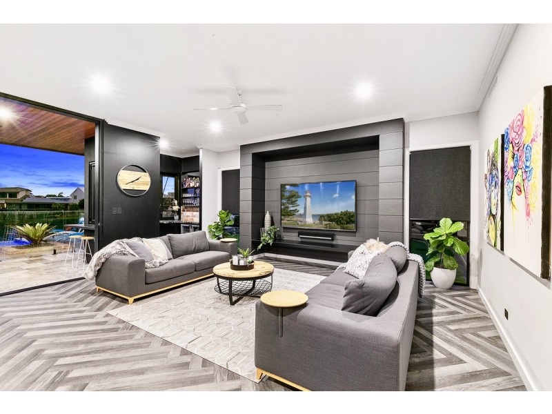 59 Anchorage Drive, Raby Bay QLD 4163